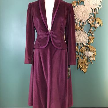 1970s velour suit, 2 piece set, vintage 70s suit, burgundy cotton velvet, skirt and jacket, size large, M J, 31 waist, puff shoulders, frog 