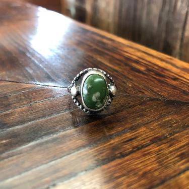Vintage Statement Ring Green Stone Sterling Silver Setting 90s Jewelry Accessory 