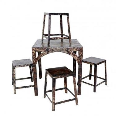 Mason's Plate Table with Four Stools