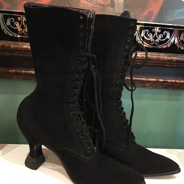 victorian boots, black suede boots, witch boots, gothic boots, steampunk style, size 5 1/2, antique boots, lace up boots, collectable 