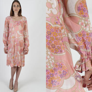 Vintage 70s Pastel Psychedelic Dress / Loose Fitting Pink Floral Dress / Trippy 60s Style Print / Scallop Hemline Shift Hippy Mini Dress 