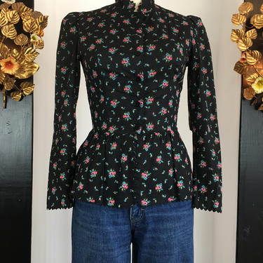 1970s cotton blouse, vintage 70s blouse, 70s peplum top, ric rac blouse, size small, black floral print, prairie style shirt, ditsy floral 