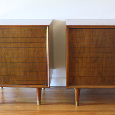 Mid Century Modern Pair of Side End Table Nightstands