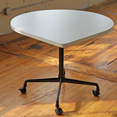 teardrop Everywhere table designed by Dan Grabowski for Herman Miller 