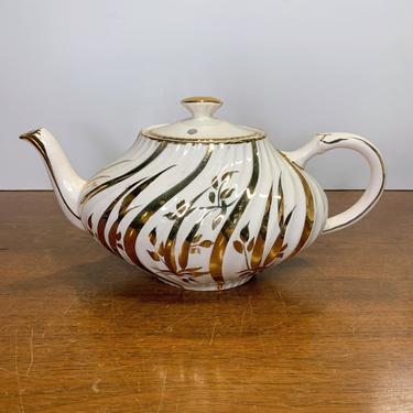 Vintage Arthur Woods Teapot Georgian 4728 Gold Leaves Ribbed 