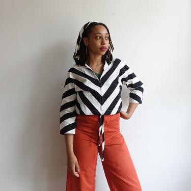 Vintage 60s Black and White Striped Cropped Cotton Jacket/ 1960s Thick Chevron Stripes Zip Up Hooded Light Jacket/ Mod/ Size medium 