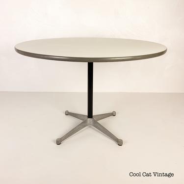 Round Pedestal Dining Table by Charles Eames for Herman Miller, Circa 1960s - *Please see notes on shipping before you purchase. 