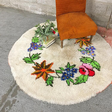 LOCAL PICKUP ONLY ----------------- Vintage Latch Hook Area Rug 