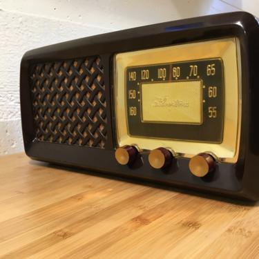 Nicely Playing 1952 Silvertone Radio, Perfect Swirled Brown Case, Model 2015 MidCentury Modern 