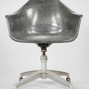 Fiberglass Vintage Rolling Task Shell Chair