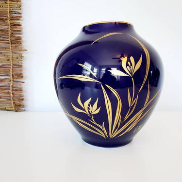 Gorgeous Navy Blue Chinoiserie Ginger Jar Vase 