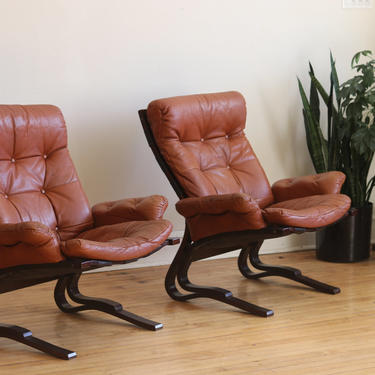 Pair of Scandinavian Mid Century Modern Leather Lounge Chairs 