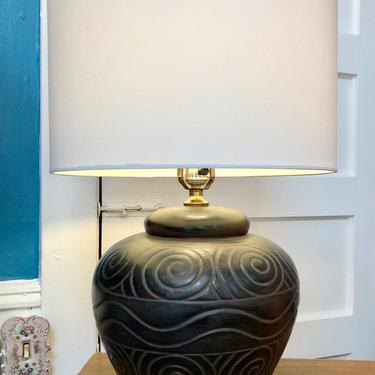 Vintage Black Ceramic Table Lamp w/swirl decoration