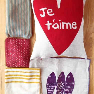 Linen Heart Pillow, Love, French, Handmade, Wedding, Linen Fabric, Je T'aime, Anniversary gift for boyfriend, France, Home Decor, nursery 