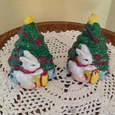 Vintage Christmas Tree with Bunny Rabbits Salt and Pepper Shakers-Great Condition 