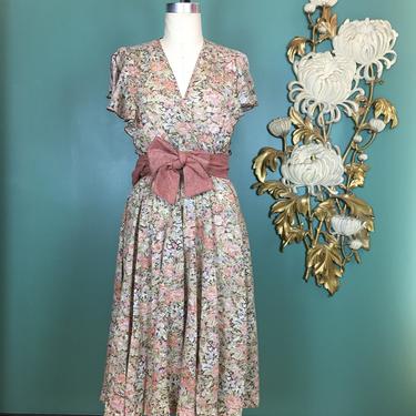 1970s cotton dress, prairie style, vintage 70s dress, calico floral, bohemian, flutter sleeves, medium, full skirt, cottagecore, boho, 27 28 