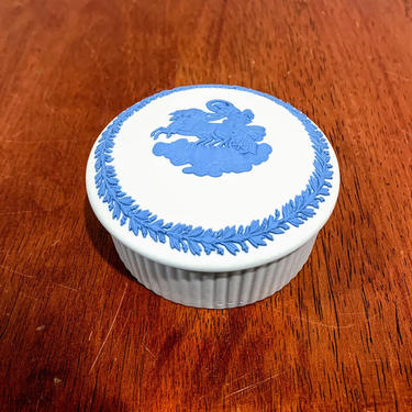 Vintage Wedgwood Pale Blue on Cream Jasperware Fluted Round Trinket Box Aurora 