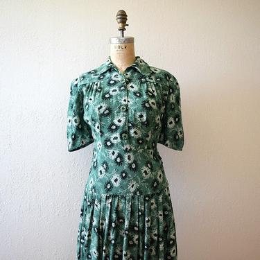 Early 1940s dress . vintage 40s green floral dress 