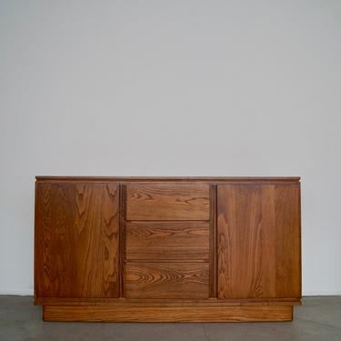 Gorgeous Mid-century Modern / Art Deco Sideboard Buffet in Solid Ash Professionally Refinished in Walnut! 