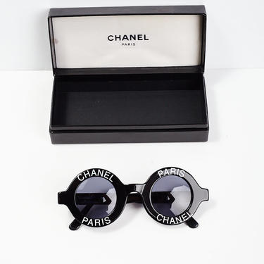 CHANEL S/S 1993 Black Round Logo Sunglasses