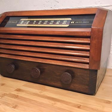 Restored 1945 RCA Victor 56X3 Walnut AM Radio 