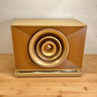 1949 RCA AM Radio 9X572, Phono Jack, Perfect Diffuser Rings, Playing Well 