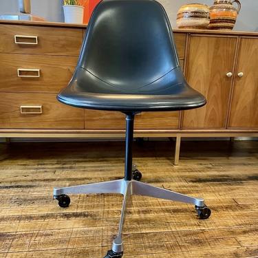 Eames for Herman Miller Pivoting Side Shell Chair on Contract Base (PSC)