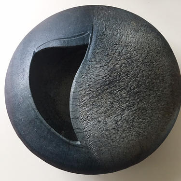 Rare Post Modern Sculptural Centerpiece Bowl Pottery Matte Glaze Italian design 