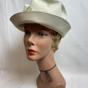 60’s white mod felt hat~ rolled brim~ brimmed pinup MCM Women’s fedora style~ size XSM-sm 