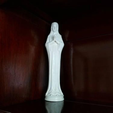 Vintage Blessed Virgin Mary Statue / Porcelain Blessed Mother Figurine / All White Praying Mary Statuette / Ceramic Religious Figures 