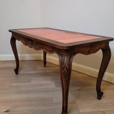 Antique French Rococo Style Carved Walnut Leather Top Bureau Plat Writing Desk Table, circa 1900-1920 