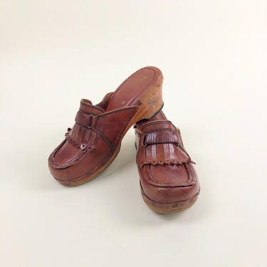 Vintage 1970s Brown Loafer Silhouette Leather Clogs, 70s Loafer Clogs, Vintage Leather and Wood Clogs, Bohemian Hippie, Size 5.5M by Mo