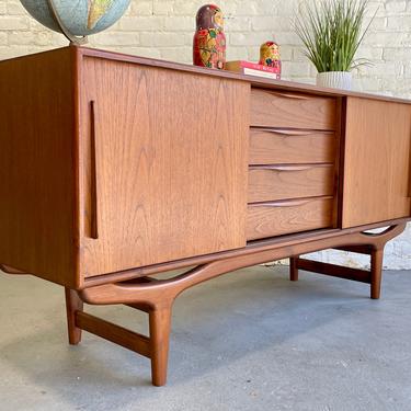 SCULPTURAL Mid Century MODERN styled CREDENZA / Sideboard / media stand 