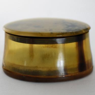 Antique Georgian cow horn lidded snuff box, handsome 19th century tall graduated oval ox horn trinket ring box 