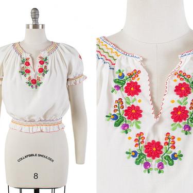 Vintage 1970s Blouse | 70s Floral Embroidered Cropped White Peasant Top (small) 