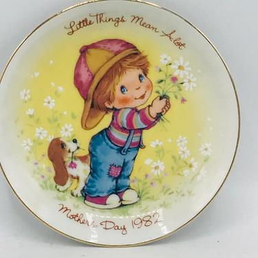 Vintage Avon 1982 Mothers Day Collectible Plate With 5” Diameter 
