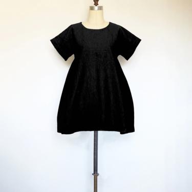 WEEKEND Dress - loose wide fit cotton linen dress in black. Trapeze flowy shift dress with pockets 