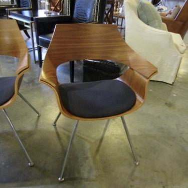 ONE OF TWO ITOKI DP CHAIRS PRICED SEPARATELY