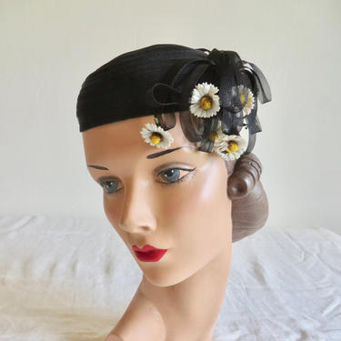 Vintage 1950's Black Mesh Ribbon Calot Juliet Cap Hat with Daisies and Bows 50' s Millinery 