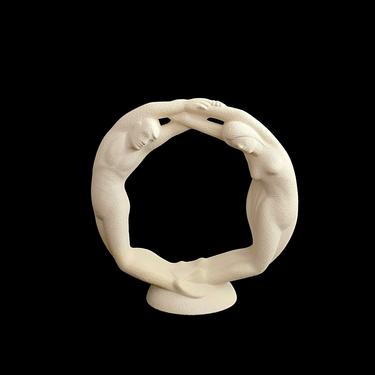 Vintage Royal Haeger Circle of Love Eternity Circle Circular Man &amp; Woman Sculpture Entwined in Eternity Off White Textured Glaze 