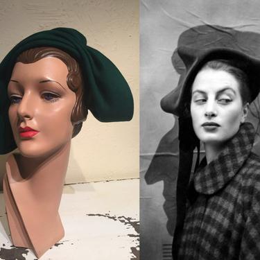 That Capucine Glance - Vintage 1940s Forest Green Wool Felt Sculpted Caplet Hat w/Incredible Side Panel 