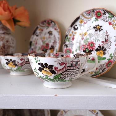 A Pair of Antique Chinoiserie Tea Cups 