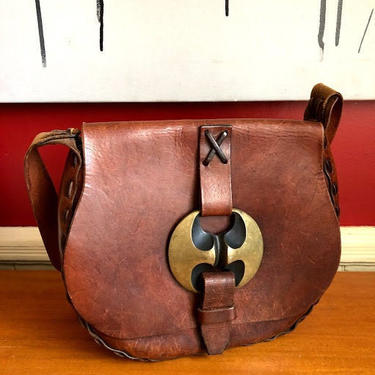 1970s Leather Shoulder Bag with Whip Stitch Detail and Brutalist Brass Buckle 