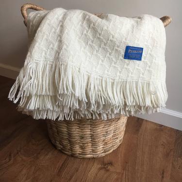 Vintage Pendleton Woolen Mills Woven Wool Blanket Throw - in Cream/White 