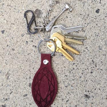 MARQUIS Burgundy leather keychain with patinated silver ring 