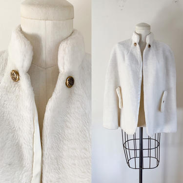 Vintage 1960s Winter White Faux Fur Cape / one size fit most 