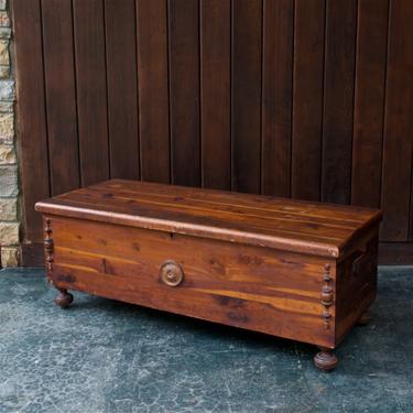 Early 20th Century Red Cedar Antique Blanket Chest Bed Bench Vintage American Craftsman LANE Victorian Art Deco Woodworking 