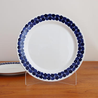 Set of 2 Scandinavian Modern Arabia Finland &amp;quot;Rypale&amp;quot; Blue Dinner Plates Raija Uosikkinen 1950s 