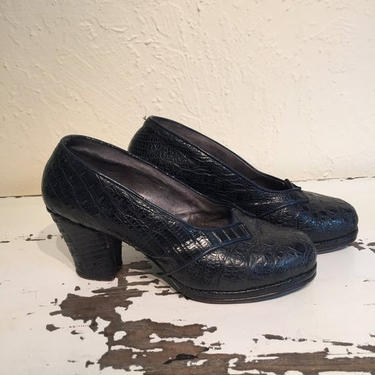 BI-ANNUAL SALE 25% Off The Salzburg Shuffle - Vintage 1930s Ww2 1940s Rare Austrian Navy Leather Shoe Pump Heels - 6/6.5 