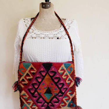 Vintage Handwovem Kilim Shoulder Bag Multicolored Red Orange Black Blue wool / 1960s 1970s Traditional Weave Carpet Rug Bag Peru or India 